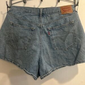 Levi’s High waisted Mom short